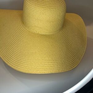 FABULOUS STRAW FLOPPY SHADE HAT